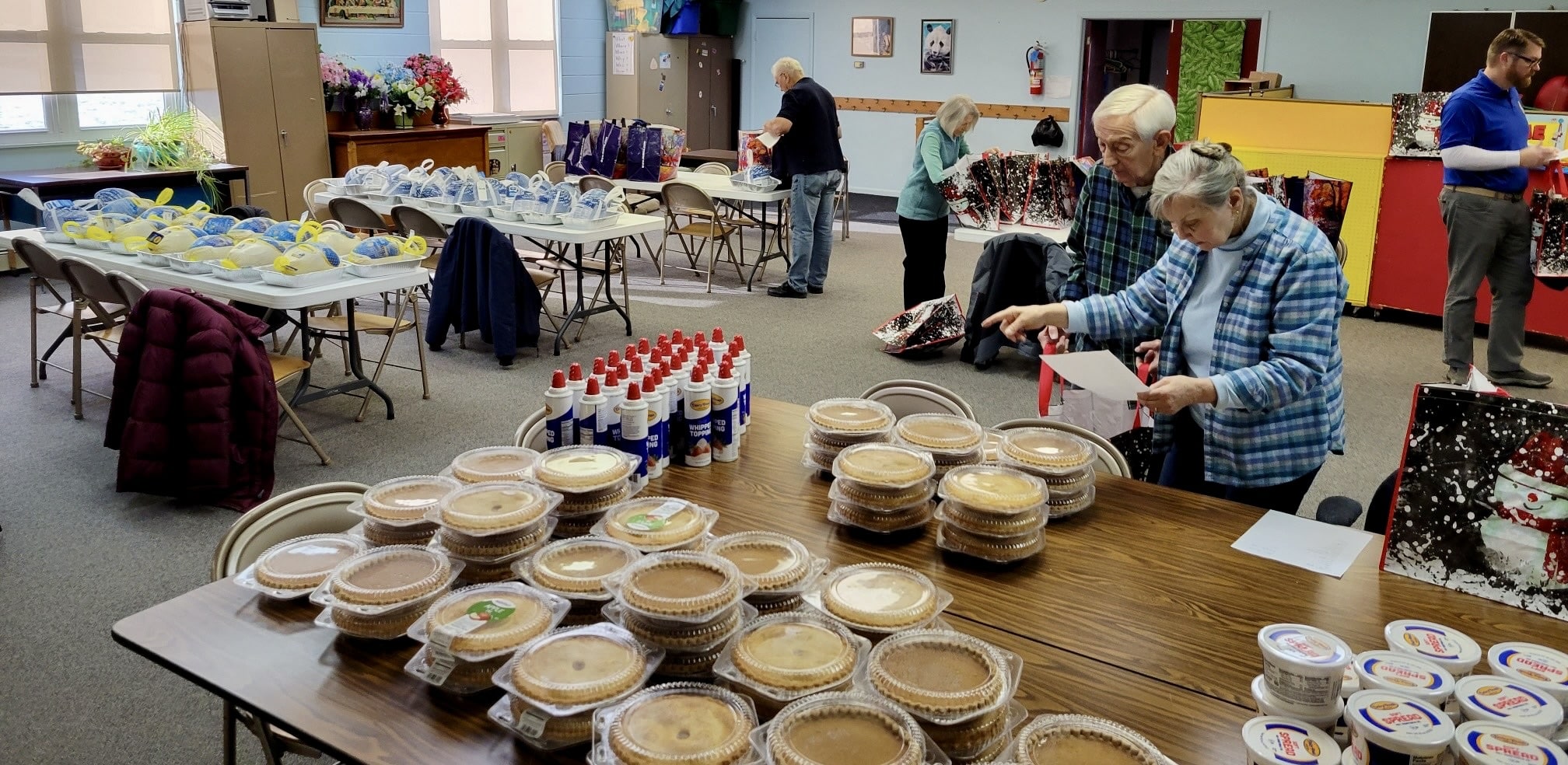 Rotary Donates Thanksgiving Meals | Geauga County Maple Leaf