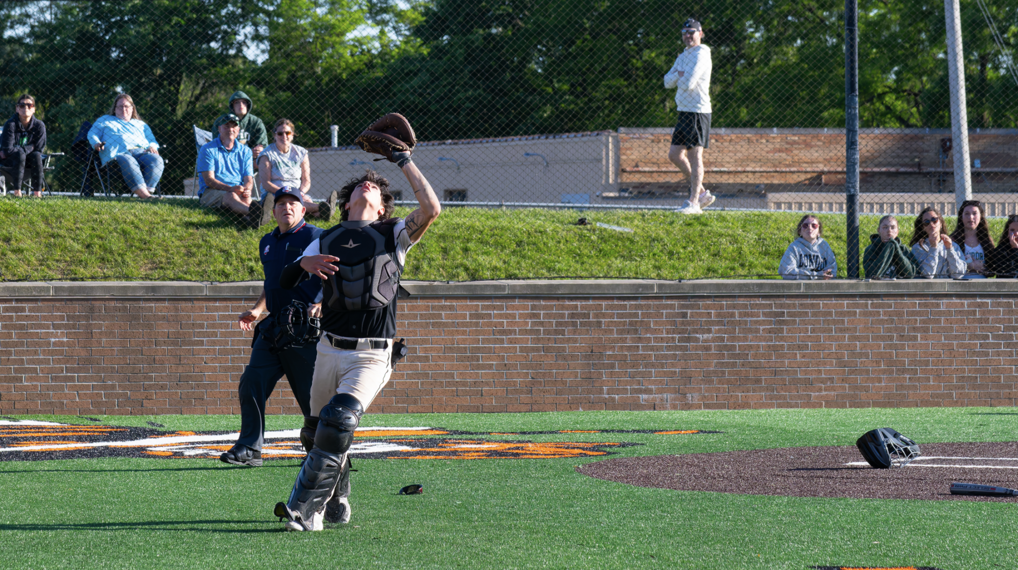 Hilltoppers Tally 4 in Ninth to Capture District Title Over Greenmen
